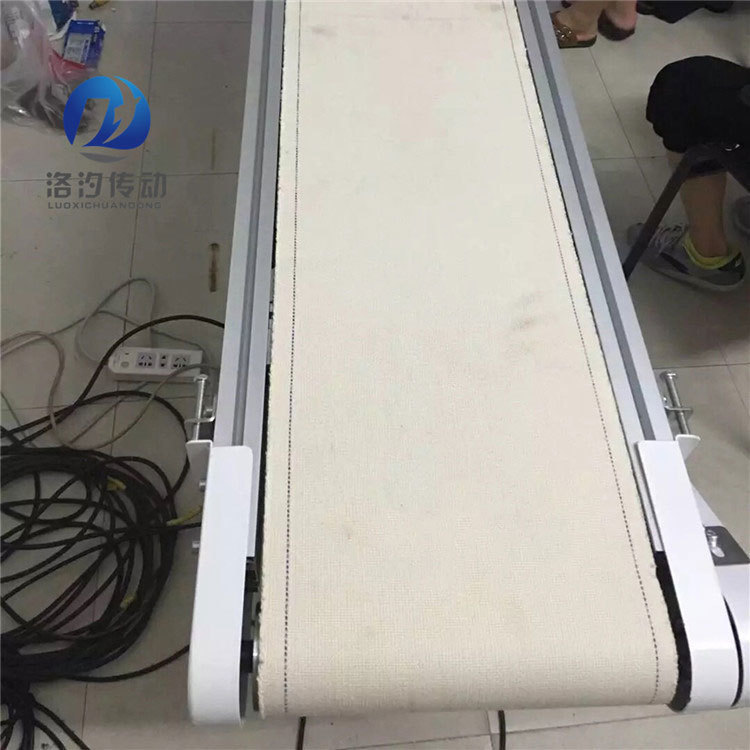 純棉帆布輸送帶安裝調試中 純棉帆布輸送帶安裝調試中