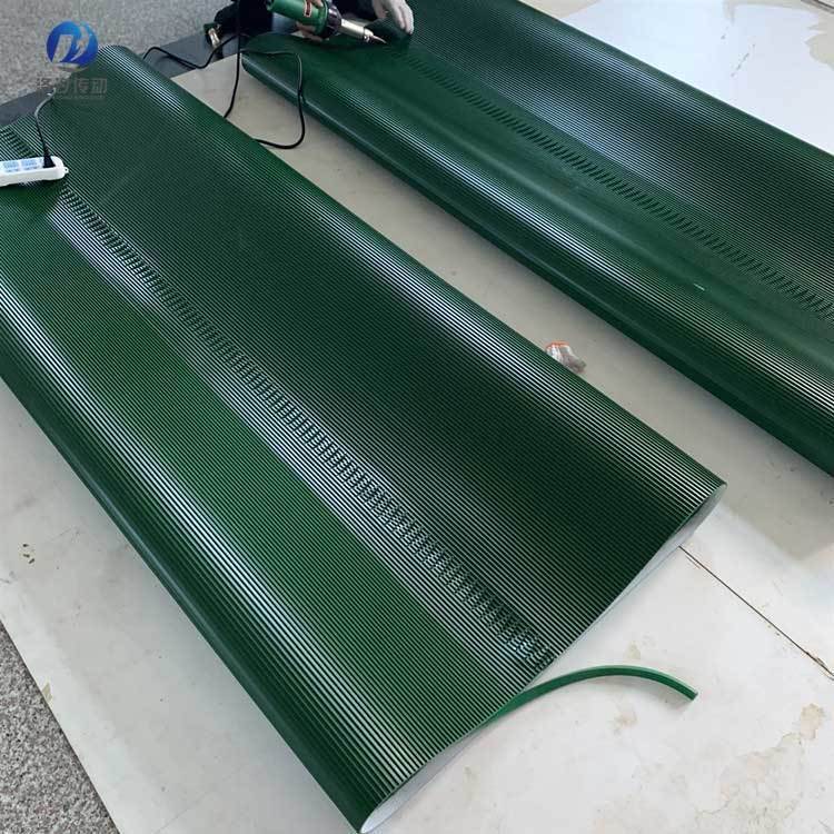 綠色PVC搓衣板紋輸送帶制作環形過程 綠色PVC搓衣板紋輸送帶制作環形過程