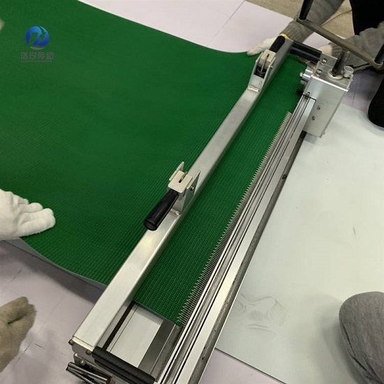 5.0mm綠色PVC草紋輸送帶打鋼扣過程 5.0mm綠色PVC草紋輸送帶打鋼扣過程