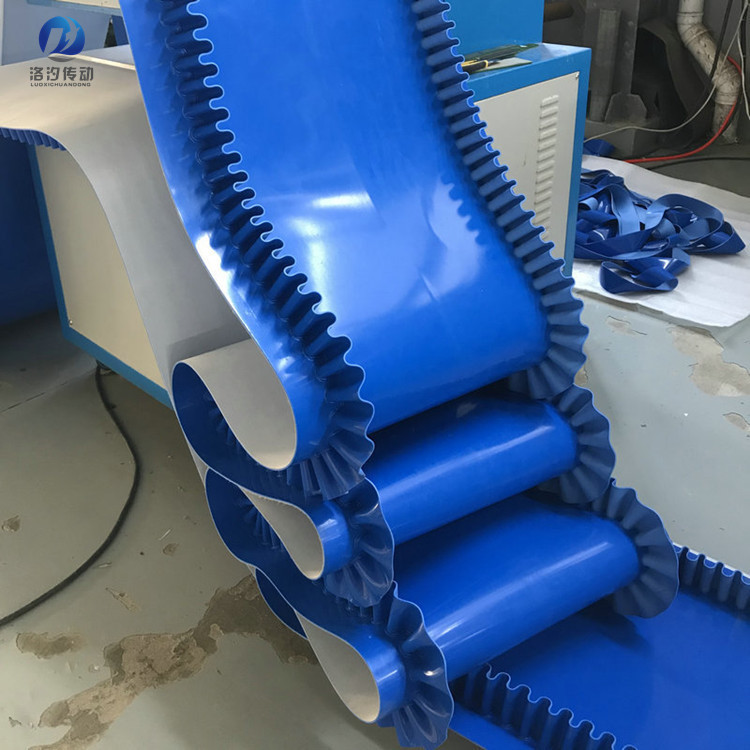 藍色PU裙邊輸送帶加工過程