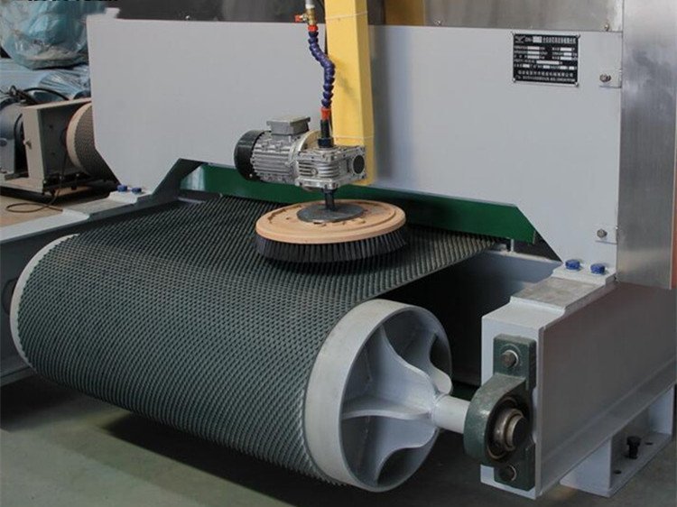 倒三角輸送帶安裝中 倒三角輸送帶安裝中